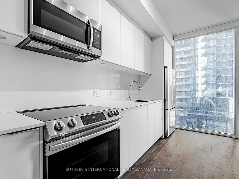 357 King St W #806 — Photo 5