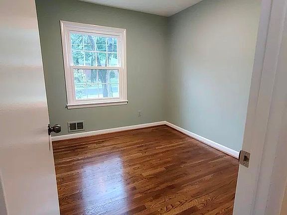 3rd image of 8005 Candlewood Dr