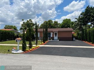 7818 SW 9th St, North Lauderdale, FL 33068