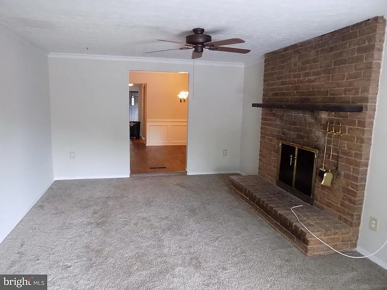 702 Towne Center Dr — Photo 22