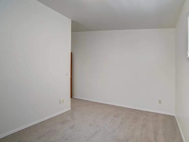 2031 43rd Ave E #F — Photo 12