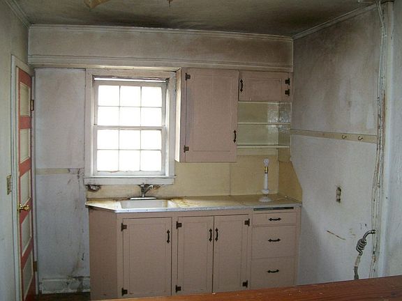 2nd image of 1828 S Euclid Ave