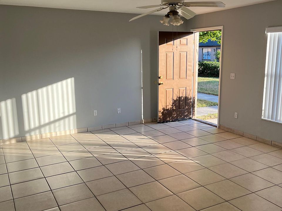 1st image of 19 Las Brisas Way