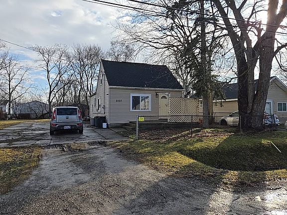 3rd image of 3237 Whitney Ave