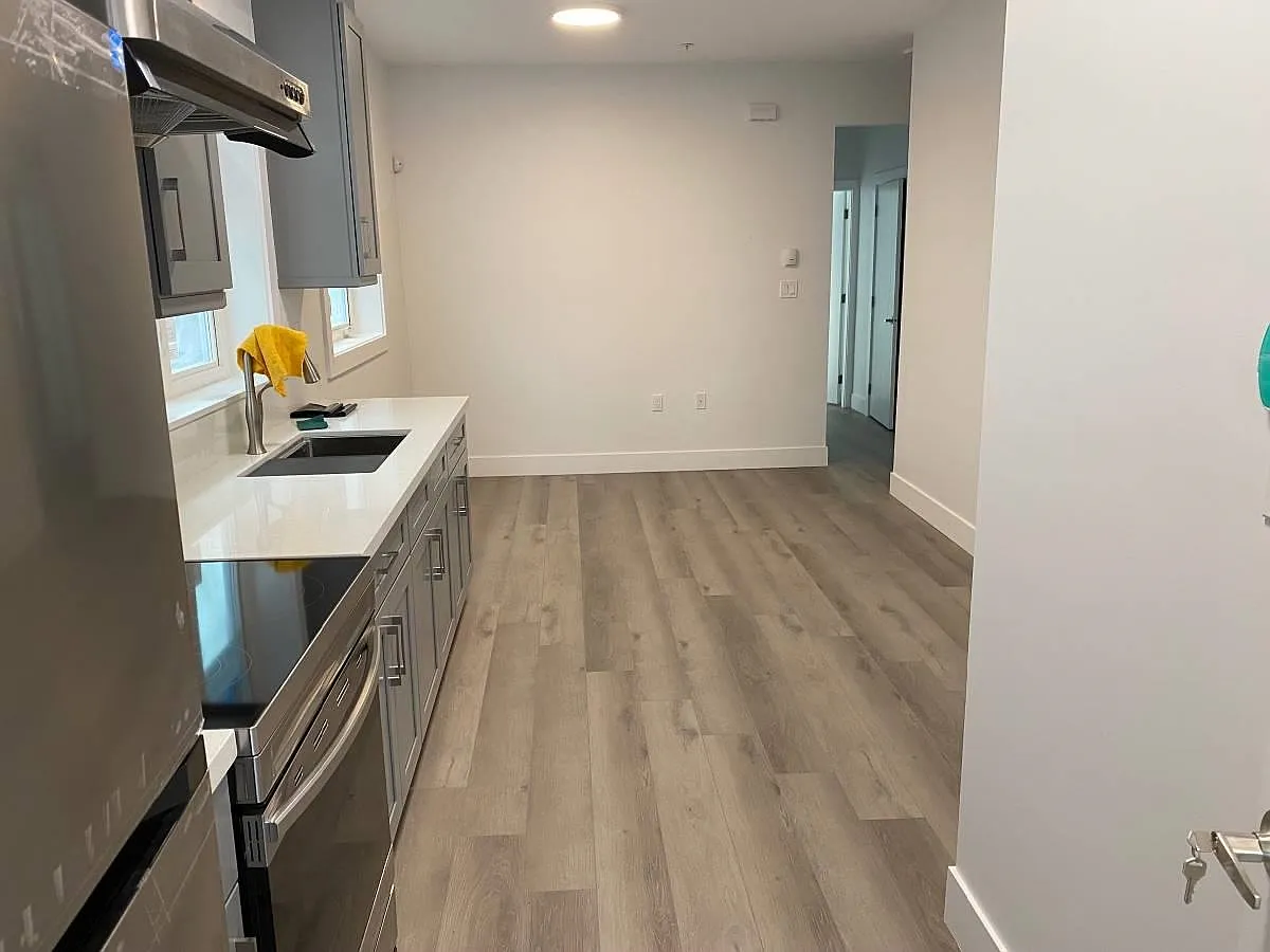 3 bed, 1050 sqft, $2,700 — Photo 4