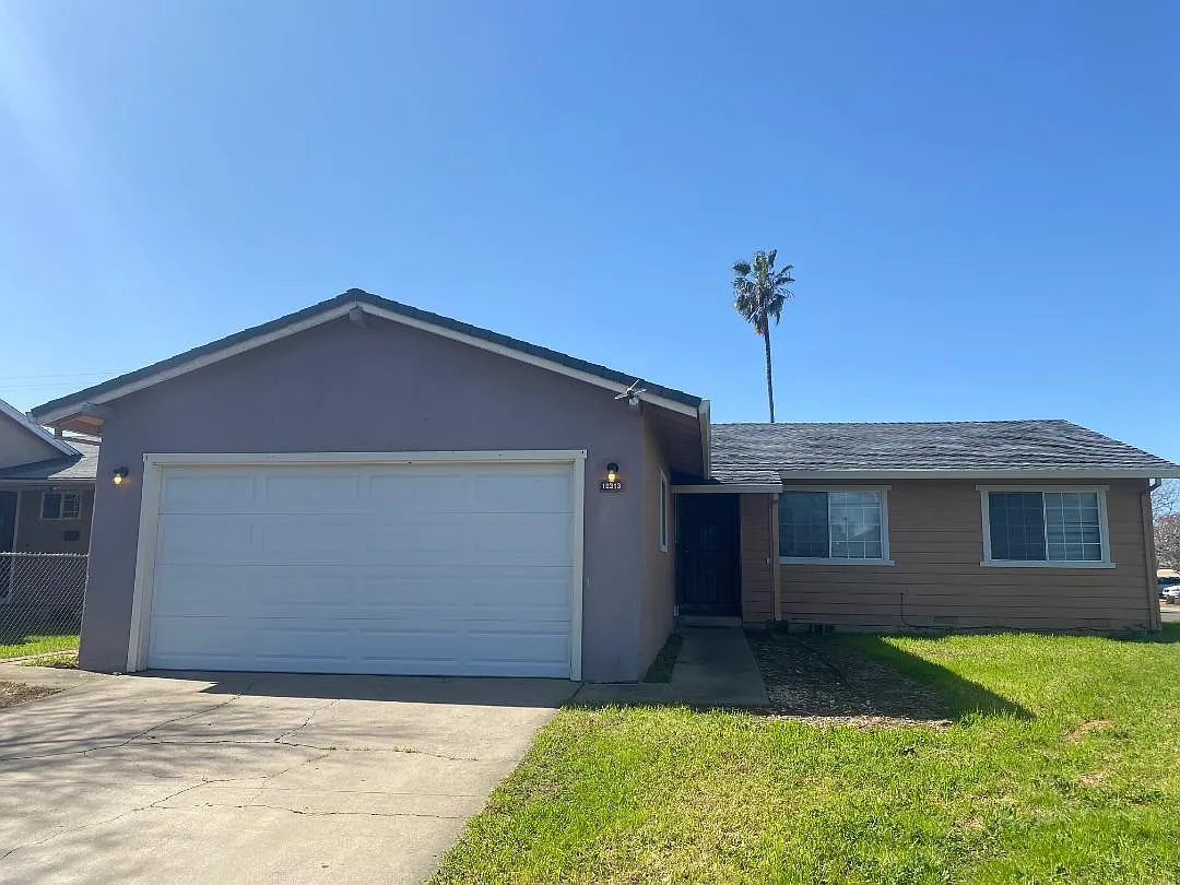 4 bed, 1305 sqft, $2,500 — Photo 2