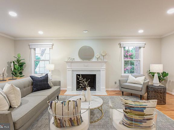 2nd image of 10 S Pershing Dr