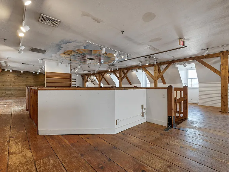 312 Daniel Webster Hwy — Photo 9