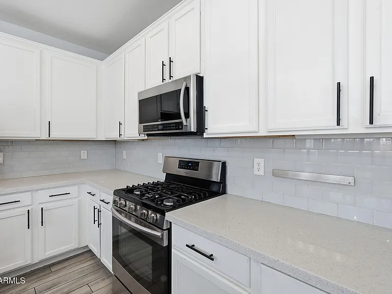 11402 W Alvarado Rd — Photo 13