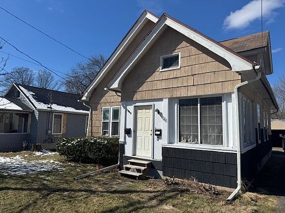 3rd image of 937 Vestal Rd