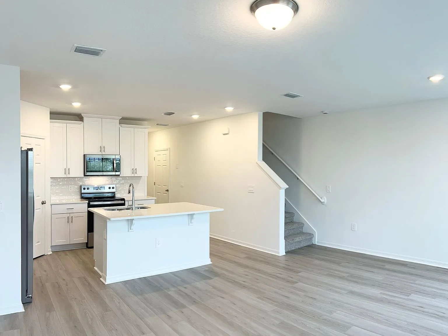 3 bed, 2.5 bath, 1485 sqft, $2,150 — Photo 3