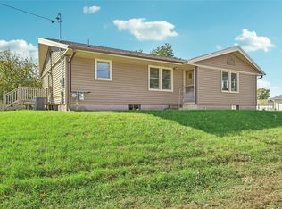 104 Walnut St NW, Blairstown, IA 52209