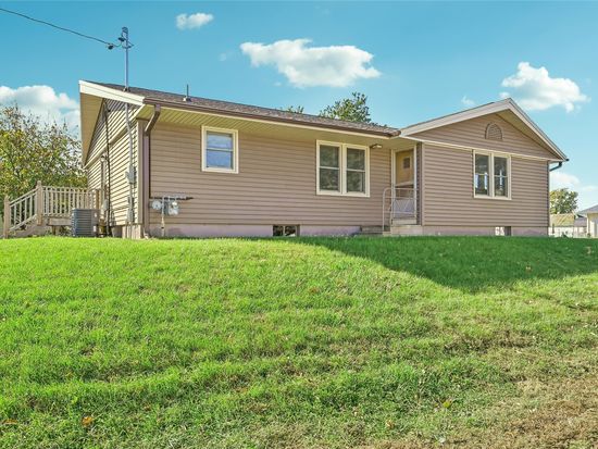 104 Walnut St NW, Blairstown, IA 52209
