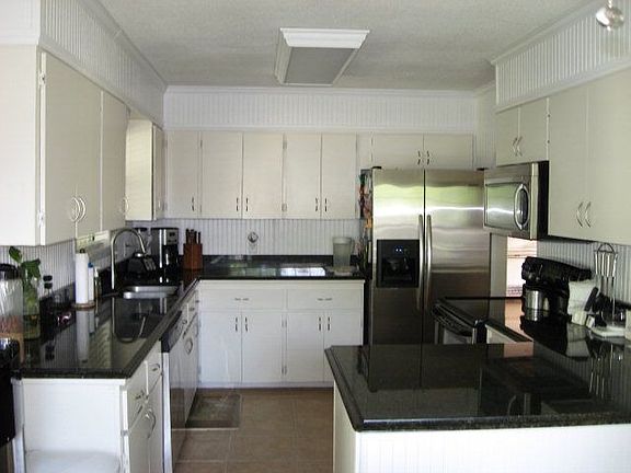 3rd image of 1311 Oleander Dr