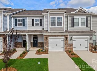 384 Creekview Rd, Hendersonville, NC 28792