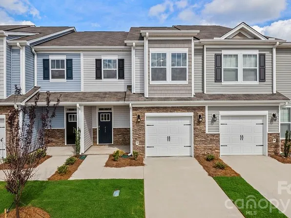 377 Creekview Rd, Hendersonville, NC 28792