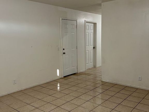4th image of 8010 Luxor Ave