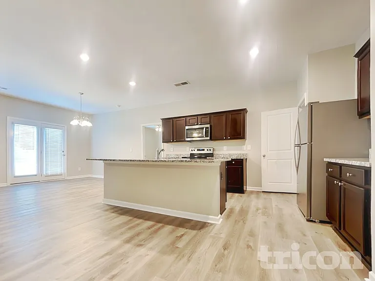 105 Sinclair Way — Photo 7