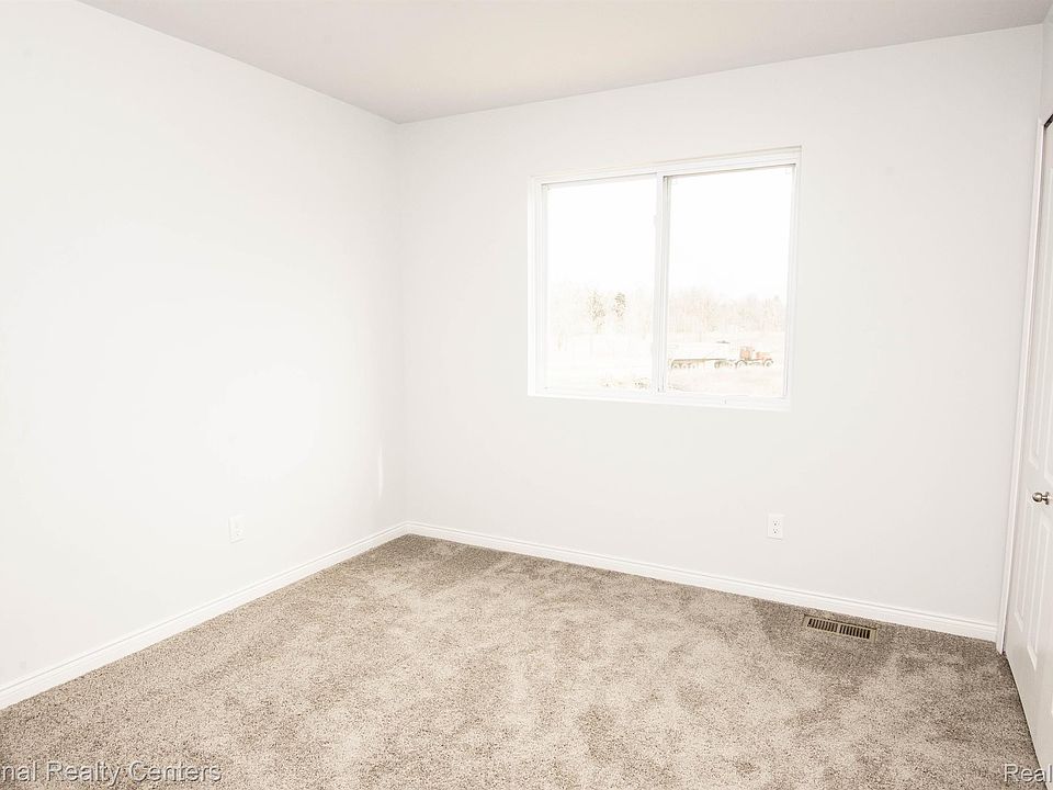 945 Guenevere Dr, photo 27