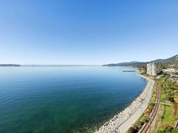 2250 Bellevue Ave #9, West Vancouver, BC V7V 1C6