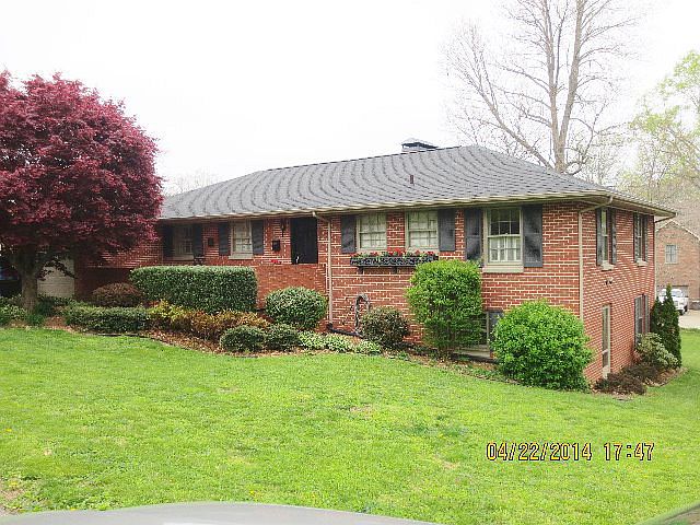 1st image of 102 Maplewood Pl