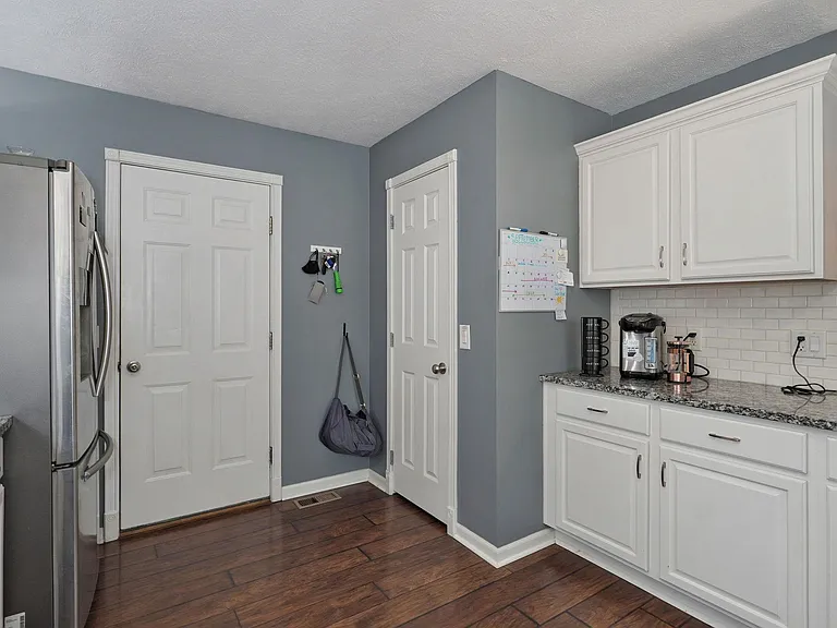 404 E Valley View Rd — Photo 17