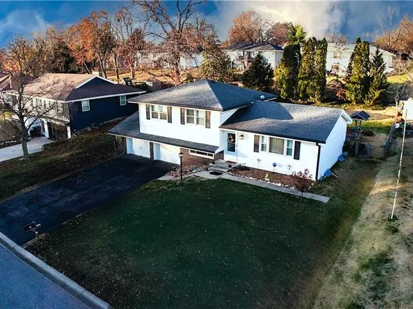 11 S Carriage Dr, Saint Joseph, MO 64506