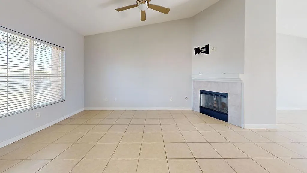 4 bed, 2.0 bath, 1577 sqft, $3,000 — Photo 3