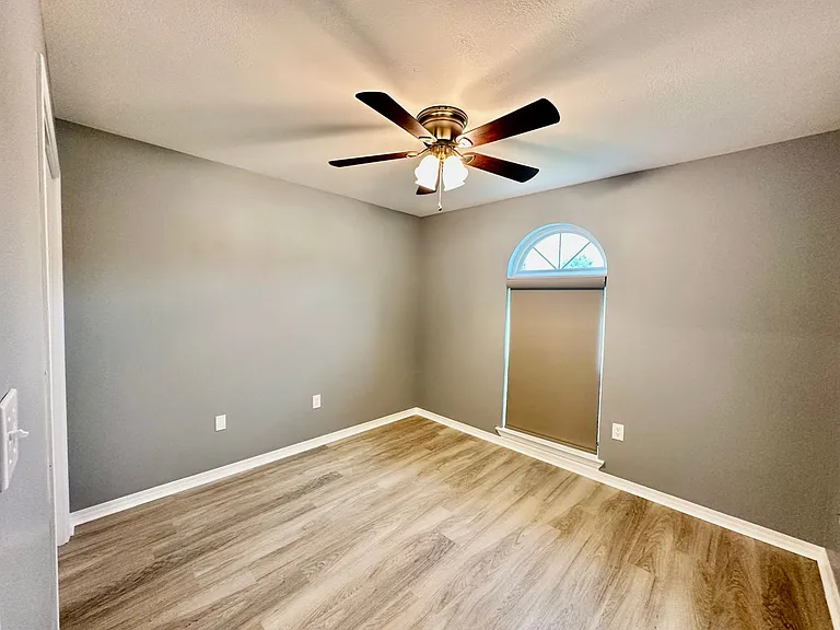 519 E Timberlake Dr — Photo 20