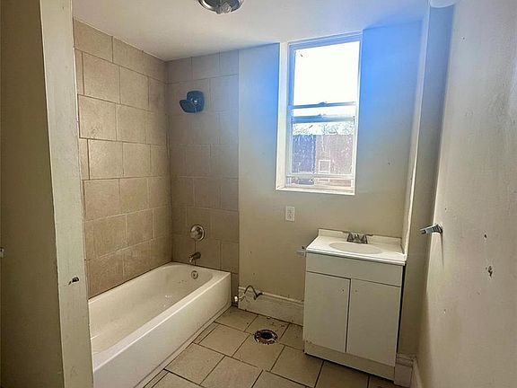 5th image of 2918 Keokuk St