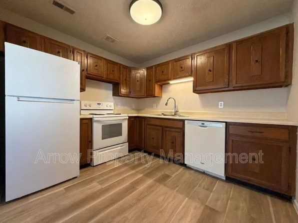 922 A St, Lincoln, NE