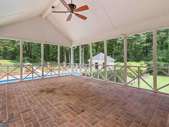 3rd image of 120 Lisa Ln