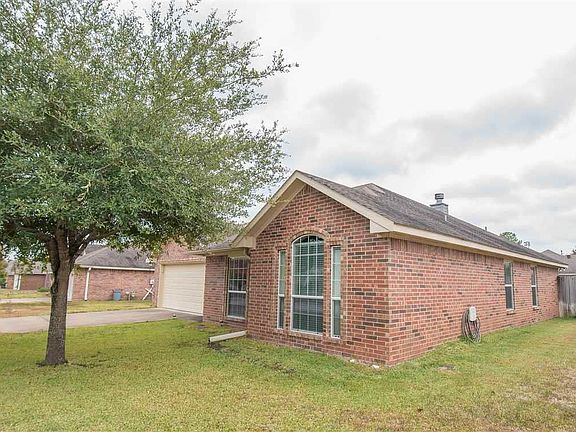 3rd image of 207 Amanda Ct
