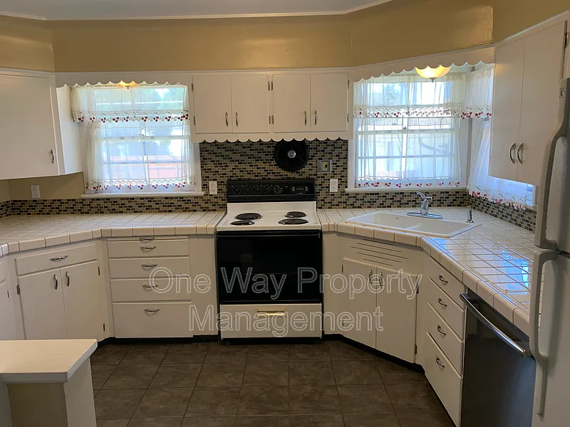 Studio, 1.0 bath, 1416 sqft, $1,750 — Photo 2