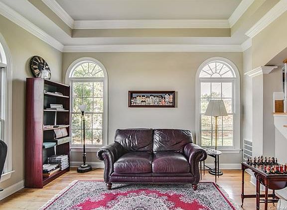 5th image of 9413 Belmont Ln