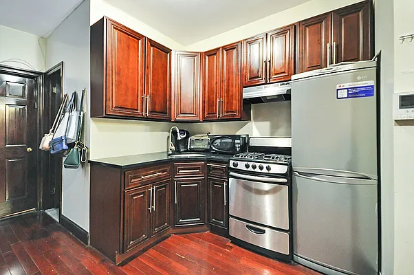 Rented by Compass | media 7