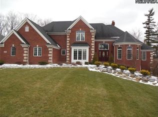 1282 Pine Spring Dr, Macedonia, OH 44056