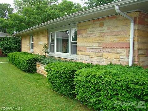 3rd image of 2166 Bonnie Dr