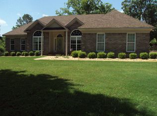 124 Young Ln, Hamilton, GA 31811