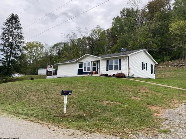 118 N High St, West Union, WV 26456