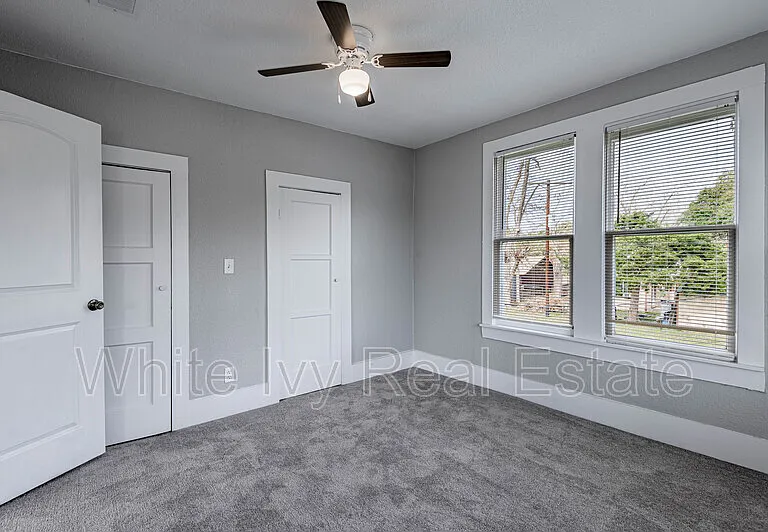 200 W Caroline St #B — Photo 16