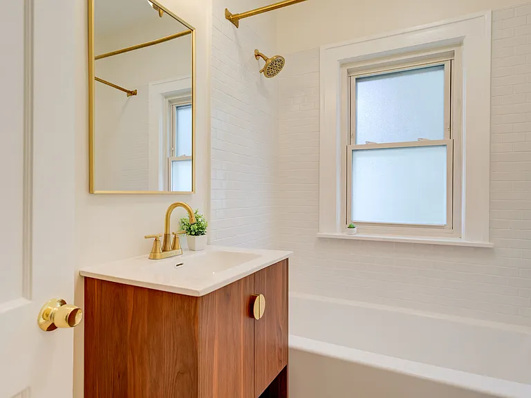 835 Allen St — Photo 11