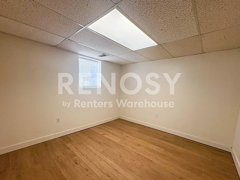 327 Leona Dr — Photo 16