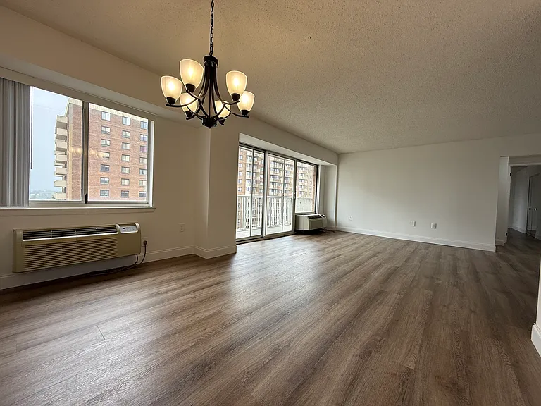 Excelsior II Apartments — Photo 16