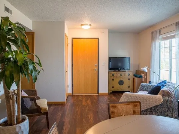 370 W Cherry St APT 1, North Liberty, IA 52317