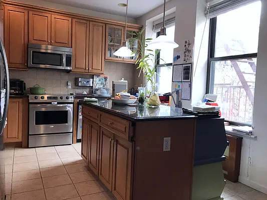 Rented by Salizzoni Realty | media 12