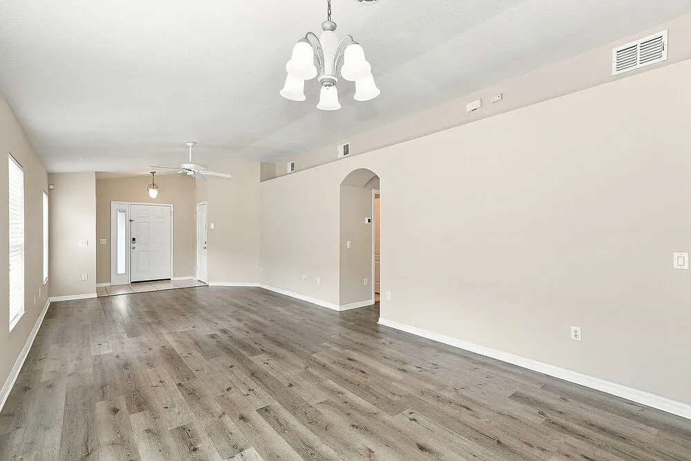3 bed, 2.0 bath, 1340 sqft, $1,920 — Photo 3