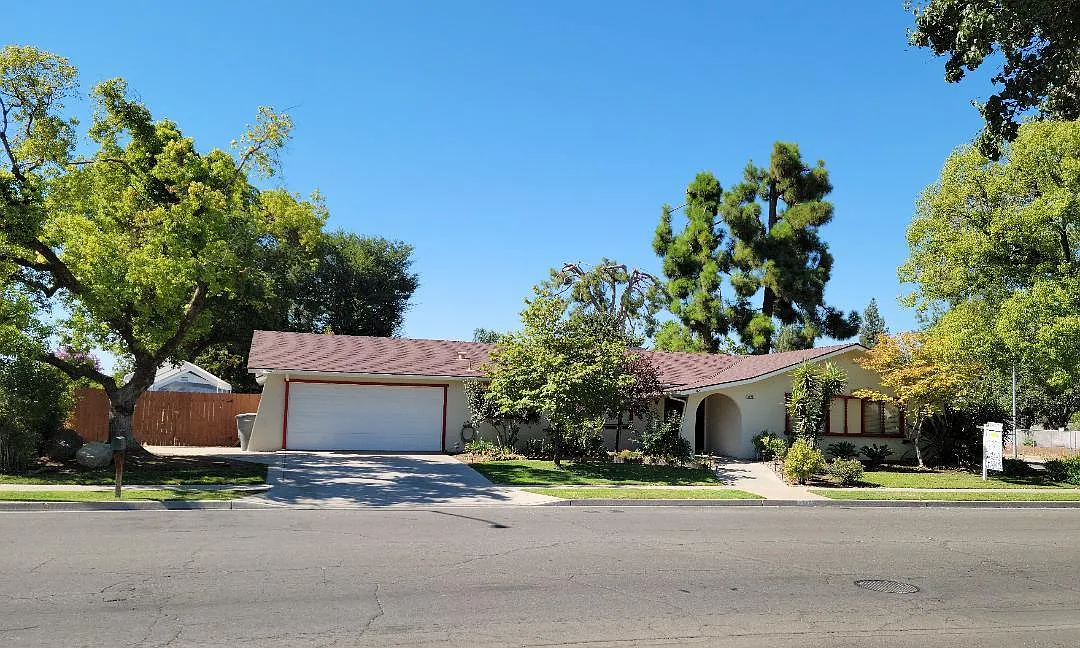 5224 E Hamilton Ave photo 1