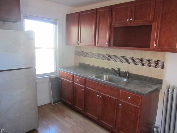 3rd image of 15-17 Hawthorne Pl Unit 2