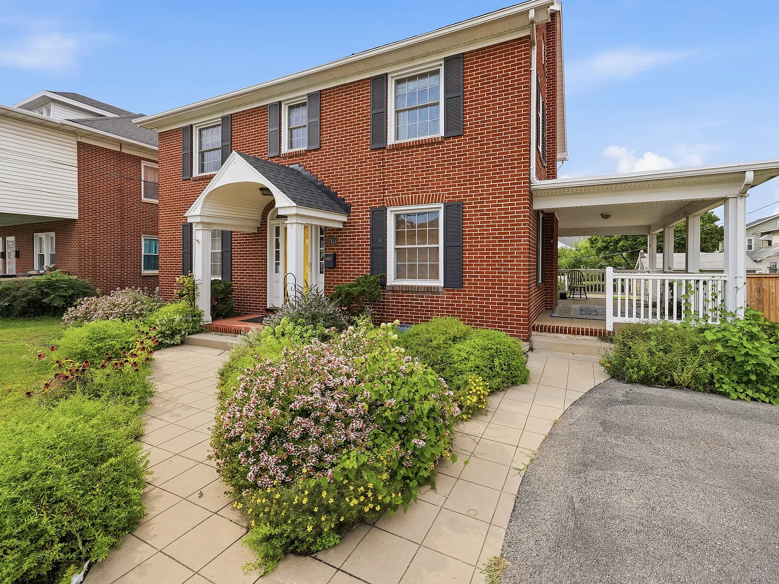 4 bed, 1.5 bath, 1864 sqft, $2,199 — Photo 1
